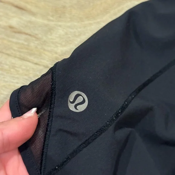 Lululemon Hotty Hot Shorts II Long 4" Black Size 6 - Picture 3 of 4